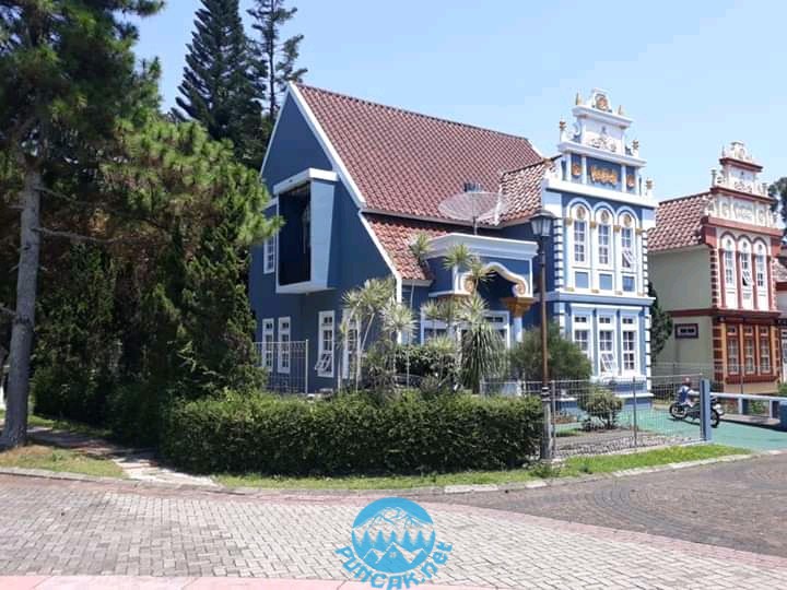 Villa Belanda Newheaven 3 Kamar Dekat Taman Bunga Nusantara